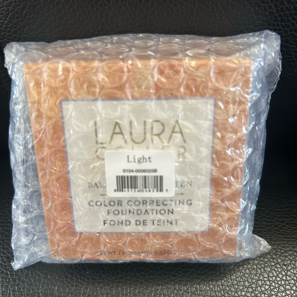 Laura Geller Baked Highlighter in Champagne/Beige - Picture 2 of 3